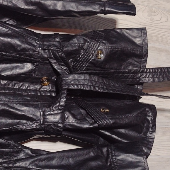 Gorgeous Vintage Leather Jacket - Picture 8 of 17